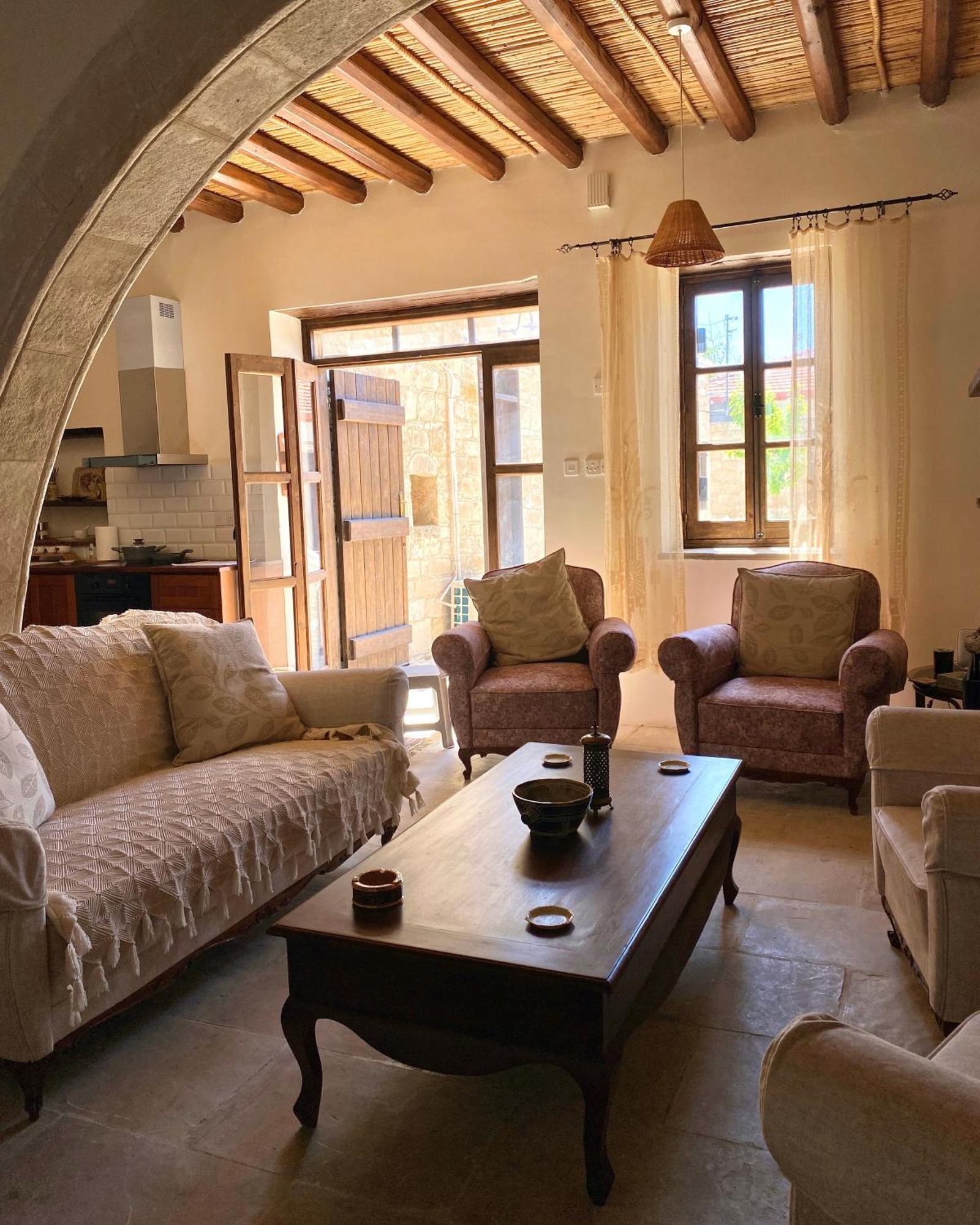 Levanda House - Traditional House *