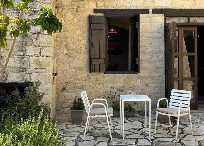 Levanda House - Traditional House