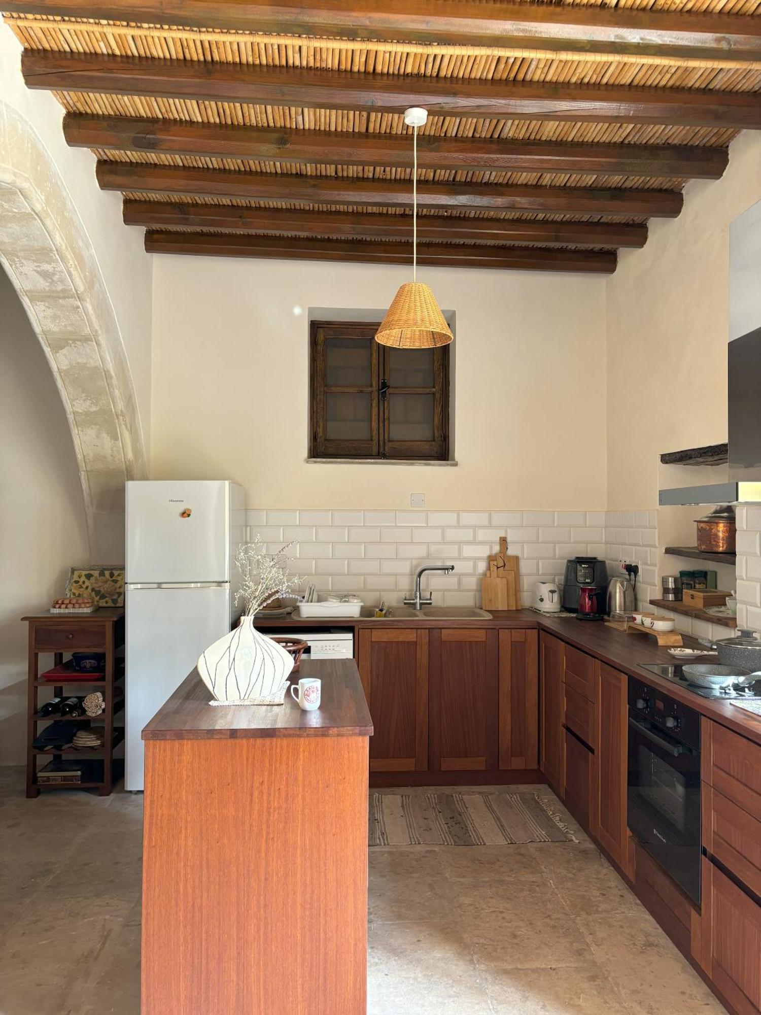 Levanda House - Traditional House